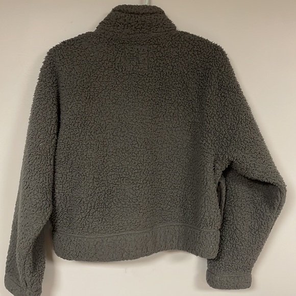 GRAY HOLLISTER WOMENS SHERPA FLEECE JACKET, SIZE SMALL, ZIPPER FRONT,  POCKETS - Picture 3 of 8